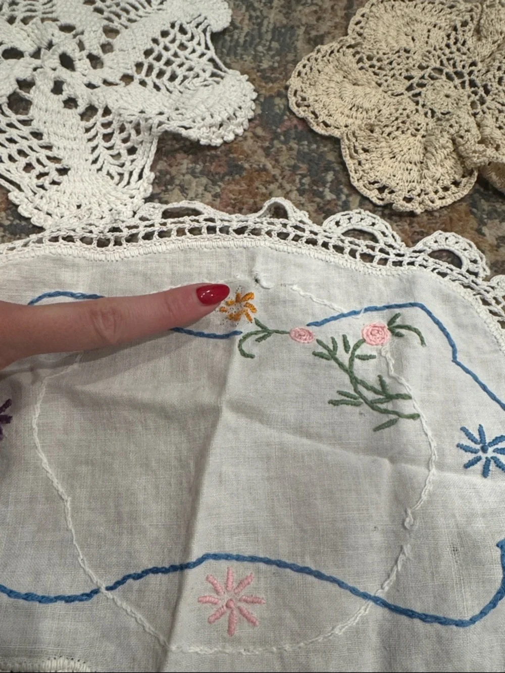 Set of 4 Vintage Lace Crochet Dollies, White / Cream / Tan, Floral Pattern